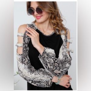 NWOT Adora size SMALL black and snake cold shoulder top
